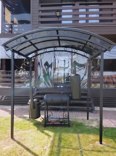 Навес беседка для зоны отдыха, элементы ковки и покрытие поликарбонат Навес беседка для зоны отдыха, элементы ковки и покрытие поликарбонат