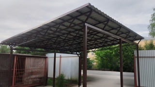 Навес односкатный с крышей из профнастила для авто Навес односкатный с крышей из профнастила для авто